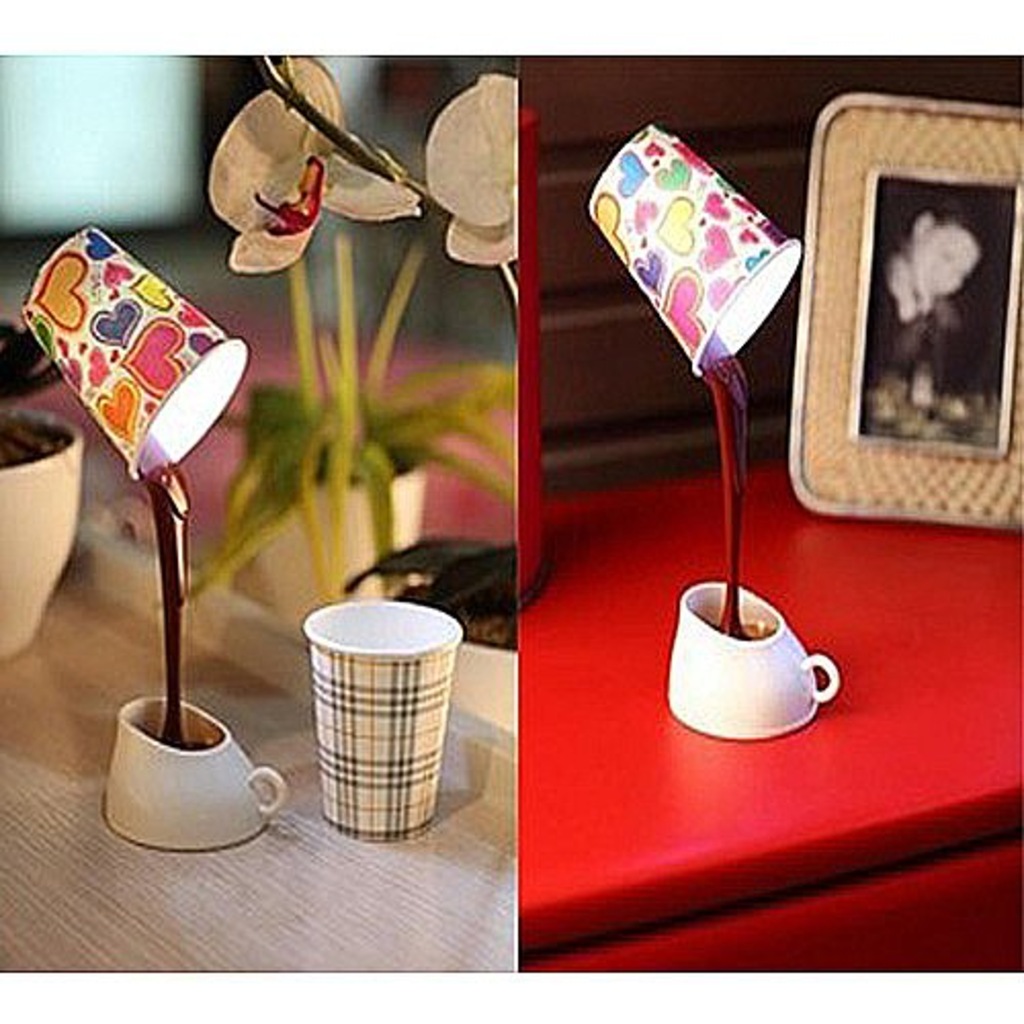 Dökülen Kahve Sihirli Bardak Tasarım 8 LED USB Pilli Masa Lambası