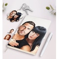 IMG-8764118140139635583 - Kişiye Özel Sevgililer Karikatürlü Beyaz Defter Kalem Ve Anahtarl N11.2782 - n11pro.com