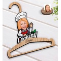 IMG-3430804351023394990 - Kişiye Özel Kadın Chef Karikatürlü Ahşap Elbise Askısı-14 - n11pro.com