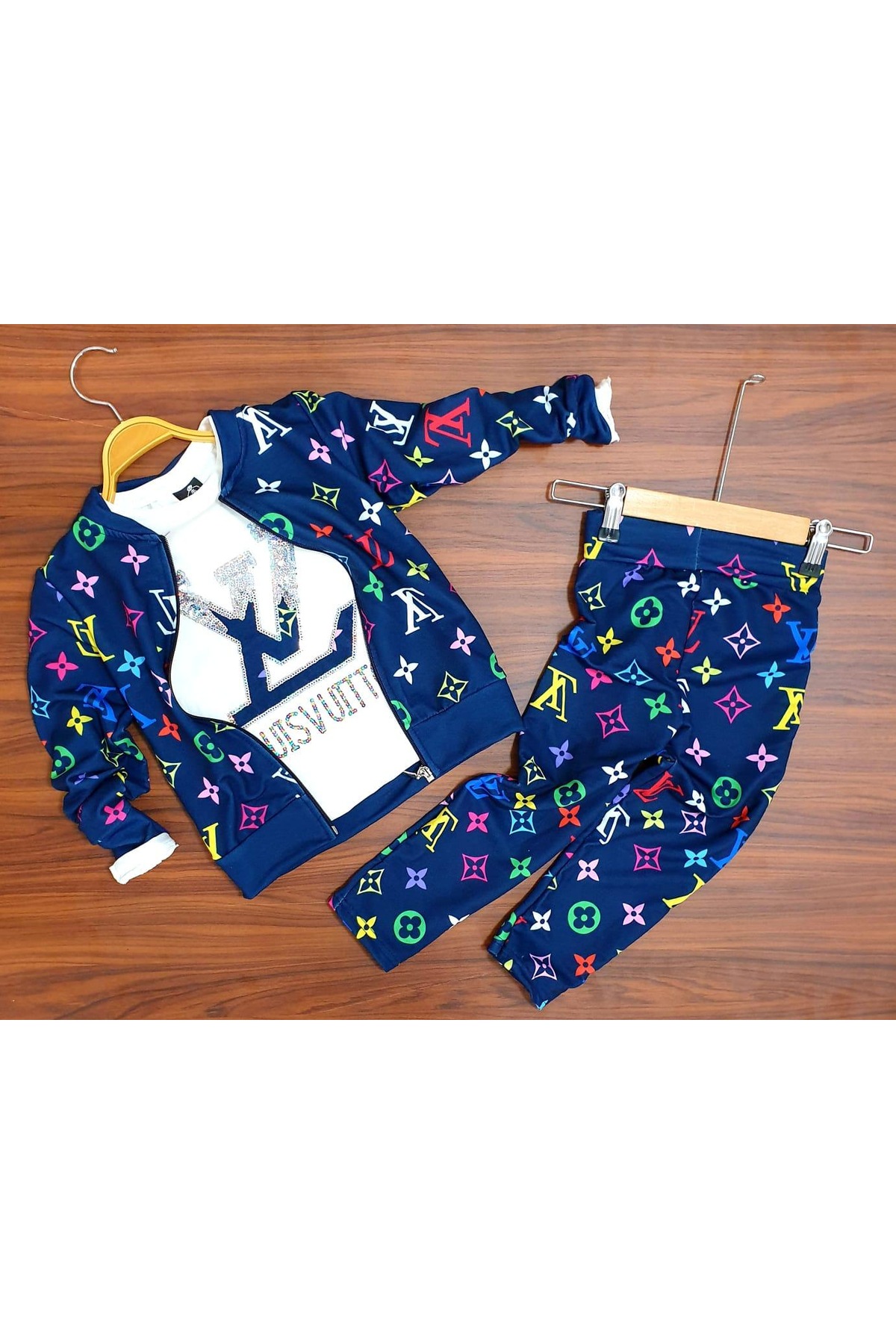 Louis Vuitton Uclu Takim Mavi 3 10 Yas Fiyatlari Ve Ozellikleri