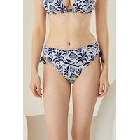 Loya Kadın Lacivert Yaprak Desen Yandan İpli Tek Alt Bikini Lacivert Loya Kadın Lacivert Yaprak Desen Yandan İpli Tek Alt Bikini Lacivert