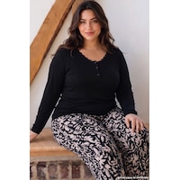 Siyah İnci Siyah Desenli Büyük Beden Battal Boy Düğmeli Viskon Örme Pijama Takım Siyah İnci Siyah Desenli Büyük Beden Battal Boy Düğmeli Viskon Örme Pijama Takım