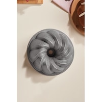 Karaca Polo Döküm Kek Kalıbı 25 Cm Antrasit Karaca Polo Döküm Kek Kalıbı 25 Cm Antrasit