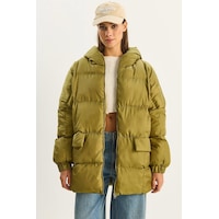 Shade Kadın Kapüşonlu Oversize Yarasa Kol Şişme Mont 60283686 - Yeşil Shade Kadın Kapüşonlu Oversize Yarasa Kol Şişme Mont 60283686 - Yeşil