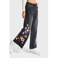 it's basic Kadın Koyu Füme Renk Çiçek Nakışlı Culotte Fit Tasarım Denim Jean it's basic Kadın Koyu Füme Renk Çiçek Nakışlı Culotte Fit Tasarım Denim Jean