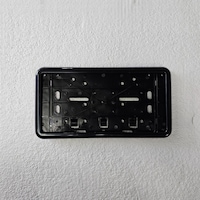 Kare Plakalık Otomobil Uyumlu Parlak Siyah Plastik 32x17cm Kare Plakalık Otomobil Uyumlu Parlak Siyah Plastik 32x17cm