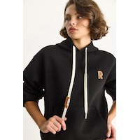 Shade Kadın Nakış İşlemeli Kanguru Cepli Kapüşonlu Şardonlu Salaş Sweatshirt 6872 60283523 - Siyah Shade Kadın Nakış İşlemeli Kanguru Cepli Kapüşonlu Şardonlu Salaş Sweatshirt 6872 60283523 - Siyah