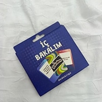 İç Bakalım Kutu Oyunu Eğlenceli Sohbet Ve Tahmin Kart Oyunu Arkadaşlar Ve Aile İçin Parti Oyunu İç Bakalım Kutu Oyunu Eğlenceli Sohbet Ve Tahmin Kart Oyunu Arkadaşlar Ve Aile İçin Parti Oyunu