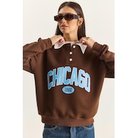 Shade Kadın Polo Yaka Chicago Baskılı Üç İplik Şardonlu Sweatshirt 60601050 - Acı Kahve Çok Renkli Shade Kadın Polo Yaka Chicago Baskılı Üç İplik Şardonlu Sweatshirt 60601050 - Acı Kahve Çok Renkli