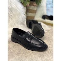 Günlük Kadın Düz Loafer Klasik Desenli Taban Zincirli Oval Burunlu Makosen Sade Şık Ayakkabı 130 Siyah - Cilt Günlük Kadın Düz Loafer Klasik Desenli Taban Zincirli Oval Burunlu Makosen Sade Şık Ayakkabı 130 Siyah - Cilt