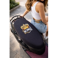 Kemboss King Baskılı Motor Sele Kılıfı Lastikli Bağlamalı Universal Uyumlu Motosiklet Koltuk Koruyucu Siyah Kemboss King Baskılı Motor Sele Kılıfı Lastikli Bağlamalı Universal Uyumlu Motosiklet Koltuk Koruyucu Siyah