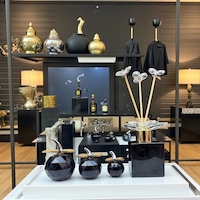 Dekoratif Kristal 7 Parça Set Üçlü Elma Ve Koku Şişesi Siyah Gold 01 Dekoratif Kristal 7 Parça Set Üçlü Elma Ve Koku Şişesi Siyah Gold 01