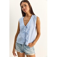 Shade Kadın %100 Pamuk Kalın Askılı Önden Bağlama Detaylı Çizgili Peplum Bluz 60282045 - Beyaz-mavi Çok Renkli Shade Kadın %100 Pamuk Kalın Askılı Önden Bağlama Detaylı Çizgili Peplum Bluz 60282045 - Beyaz-mavi Çok Renkli