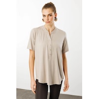 Desen Triko Kadın Yakası Düğmeli Penye T-shirt 25764 Bej Bej Desen Triko Kadın Yakası Düğmeli Penye T-shirt 25764 Bej Bej