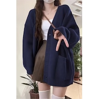 Kadın Oversize Cepli Düğmeli V Yaka Triko Hırka Lacivert Kadın Oversize Cepli Düğmeli V Yaka Triko Hırka Lacivert