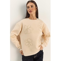Shade Kadın Çiçek Eva Nakış Üç İplik Şardonlu Sweatshirt 60601046 - Bej Shade Kadın Çiçek Eva Nakış Üç İplik Şardonlu Sweatshirt 60601046 - Bej
