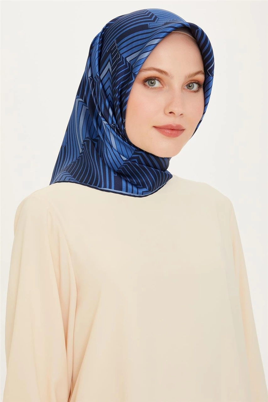 Armine Geometrik Desenli Twill Saf İpek Eşarp 9218d 83 85 Çok Renkli Armine Geometrik Desenli Twill Saf İpek Eşarp 9218d 83 85 Çok Renkli