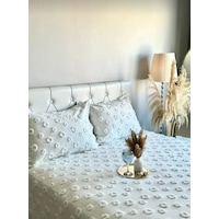 Dia Bella Ponpon Çift Kişilik Yatak Örtüsü 250x260 ve 2 Adet Yastık Ekru Dia Bella Ponpon Çift Kişilik Yatak Örtüsü 250x260 ve 2 Adet Yastık Ekru
