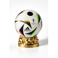 Futbol Topunuzu Ballon D'or A Çeviren Gold Kaplamalı Stand Altın Futbol Topunuzu Ballon D'or A Çeviren Gold Kaplamalı Stand Altın