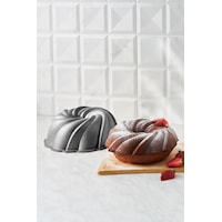 Karaca Cake Pro Pare Döküm Kek Kalıbı Antrasit 24 cm Karaca Cake Pro Pare Döküm Kek Kalıbı Antrasit 24 cm