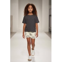 Monila Kız Çocuk Pamuklu Antrasit T-shirt Ve Çiçek Baskılı Şort Alt Üst Takım Monila Kız Çocuk Pamuklu Antrasit T-shirt Ve Çiçek Baskılı Şort Alt Üst Takım