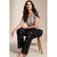 Siyah İnci Dantelli Büyük Beden Battal Viskon Örme Pijama Takım 8066 Açık Gri Siyah İnci Dantelli Büyük Beden Battal Viskon Örme Pijama Takım 8066 Açık Gri