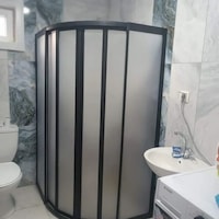 Nokta Duşakabin Teknesiz Oval Duşakabin Plastik Cam Siyah Profilli Şeffaf Nokta Duşakabin Teknesiz Oval Duşakabin Plastik Cam Siyah Profilli Şeffaf