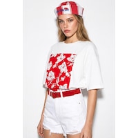 Shade Kadın Bisiklet Yaka Çiçek Baskılı Oversize %100 Pamuklu T-shirt Öt100001 60286273 - Beyaz-kırmızı Beyaz - Kırmızı Shade Kadın Bisiklet Yaka Çiçek Baskılı Oversize %100 Pamuklu T-shirt Öt100001 60286273 - Beyaz-kırmızı Beyaz - Kırmızı