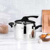 Nehir Silver Trend Paslanmaz Çelik 8 Litre Düdüklü Tencere Gümüş - Siyah Nehir Silver Trend Paslanmaz Çelik 8 Litre Düdüklü Tencere Gümüş - Siyah
