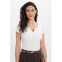 Tudors Kadın Slim Fit Dar Kesim Pamuklu V Yaka Kısa Kollu Ekru Bluz-50675 Tudors Kadın Slim Fit Dar Kesim Pamuklu V Yaka Kısa Kollu Ekru Bluz-50675