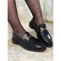 Günlük Kadın Siyah Loafer Klasik Desenli Taban Tokalı Oval Burunlu Makosen Ayakkabı 120 Siyah - Cilt Günlük Kadın Siyah Loafer Klasik Desenli Taban Tokalı Oval Burunlu Makosen Ayakkabı 120 Siyah - Cilt