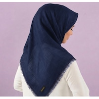 Özense Çift Flamlı Pamuklu Terletmeyen 4 Mevsim Kullanılabilir 100x100 Cm Eşarp Lacivert Özense Çift Flamlı Pamuklu Terletmeyen 4 Mevsim Kullanılabilir 100x100 Cm Eşarp Lacivert