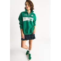 Shade Kadın Nakışlı Yarım Fermuarlı Polo Yaka Şardonlu Oversize Sweatshirt 10002 60283528 - Yeşil Shade Kadın Nakışlı Yarım Fermuarlı Polo Yaka Şardonlu Oversize Sweatshirt 10002 60283528 - Yeşil