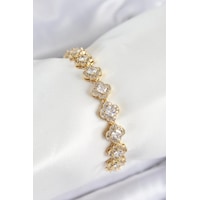 Pirinç Zirkon Taşlı Yonca Baget Model Gold Renk Vıp Seri Kadın Bileklik Çok Renkli Pirinç Zirkon Taşlı Yonca Baget Model Gold Renk Vıp Seri Kadın Bileklik Çok Renkli