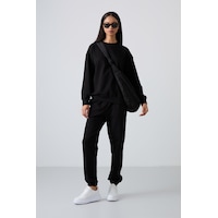 Tommy Life Siyah Basic Pamuklu O Yaka Oversize Lastik Paça Kadın Eşofman Takım - 95287 Siyah Tommy Life Siyah Basic Pamuklu O Yaka Oversize Lastik Paça Kadın Eşofman Takım - 95287 Siyah