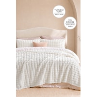 Kürk Bubble Battaniye Seti Çift Kişilik Peluş Tavşan Tüyü 3 Parça Yumuşak 220x240 Cm Krem Kırık Beyaz Kürk Bubble Battaniye Seti Çift Kişilik Peluş Tavşan Tüyü 3 Parça Yumuşak 220x240 Cm Krem Kırık Beyaz