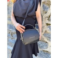 Just Polo Kadın Çapraz Askılı Günlük & Özel Günlere Uygun Lüks Fermuarlı Mini El Ve Omuz Çantası 20 X 17 Cm Siyah Just Polo Kadın Çapraz Askılı Günlük & Özel Günlere Uygun Lüks Fermuarlı Mini El Ve Omuz Çantası 20 X 17 Cm Siyah