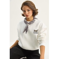 Shade Kadın Fular Detaylı Leopar Nakışlı Üç İplik Şardonlu Oversize Sweatshirt 6917 60283616 - Beyaz Shade Kadın Fular Detaylı Leopar Nakışlı Üç İplik Şardonlu Oversize Sweatshirt 6917 60283616 - Beyaz