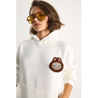 Shade Kadın Nakış İşlemeli Kapüşonlu Kanguru Cepli Sweatshirt 6045 60284098 - Ekru Shade Kadın Nakış İşlemeli Kapüşonlu Kanguru Cepli Sweatshirt 6045 60284098 - Ekru