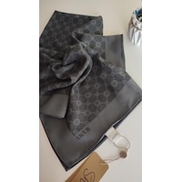 Aker Elegance Monogram Eşarp 001 Antrasit Aker Elegance Monogram Eşarp 001 Antrasit