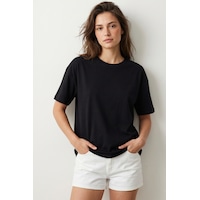Elemge Pamuk Süprem Tok Kumaş Kadın Boxy Fit Siyah T-shirt Bol Kesim Düşük Omuzlu Bisiklet Yaka Oversize Tişört Elemge Pamuk Süprem Tok Kumaş Kadın Boxy Fit Siyah T-shirt Bol Kesim Düşük Omuzlu Bisiklet Yaka Oversize Tişört
