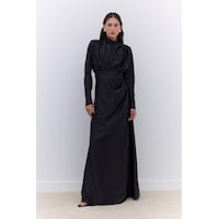 Manuka Saten Omuz Drapeli Abiye Elbise Siyah Manuka Saten Omuz Drapeli Abiye Elbise Siyah