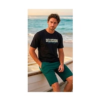 Siyah Baskılı Rahat / Erkek T-shirt Ve Kâkül Yeşili Şort Kombin Takımı Çok Renkli Siyah Baskılı Rahat / Erkek T-shirt Ve Kâkül Yeşili Şort Kombin Takımı Çok Renkli
