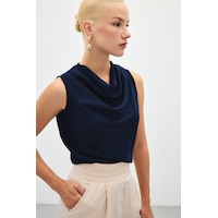 Sateen Degaje Yaka Kolsuz Bluz - Lacivert Sateen Degaje Yaka Kolsuz Bluz - Lacivert