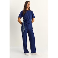 Shade Kadın Fularlı Bağlama Detaylı T-shirt Yüksek Bel Pantolon Alt-üst Takım 7630 60286041 - Lacivert Shade Kadın Fularlı Bağlama Detaylı T-shirt Yüksek Bel Pantolon Alt-üst Takım 7630 60286041 - Lacivert
