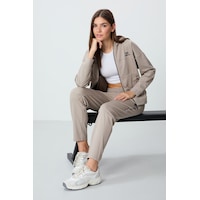 Tommy Life Koyu Bej Kapüşonlu Gizli Cep Detaylı Standart Kalıp Kadın Eşofman Takımı - 95306 Koyu Bej Tommy Life Koyu Bej Kapüşonlu Gizli Cep Detaylı Standart Kalıp Kadın Eşofman Takımı - 95306 Koyu Bej