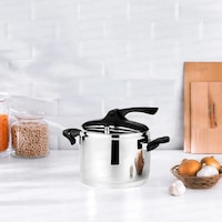 Nehir Silver Trend Paslanmaz Çelik 4 Litre Düdüklü Tencere Gümüş - Siyah Nehir Silver Trend Paslanmaz Çelik 4 Litre Düdüklü Tencere Gümüş - Siyah