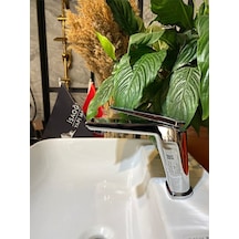 İsaoğlu Yapı Lavabo Bataryası Silver Gümüş Banyo Musluğu Velar Tasarım Lavabo Musluğu Gümüş