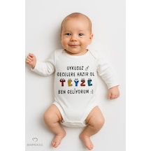 Babyden's Uykusuz Gecelere Hazır Ol Teyze, Ben Geliyorum Yazılı Uzun Kollu Bebek Zıbını Pamuklu Body Beyaz