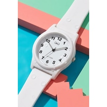 Q&q G22a016vy Beyaz Bold Rakamlı Silikon Kordonlu 38 Mm Su Geçirmez Unisex Kol Saati